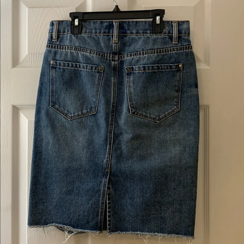 Kenzie denim distressed skirt sz S